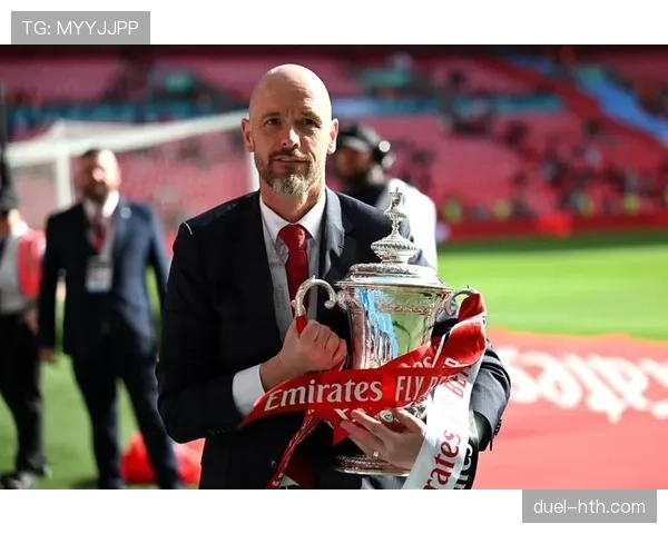 滕哈赫战术革新重塑曼联攻守平衡，球队表现引人瞩目