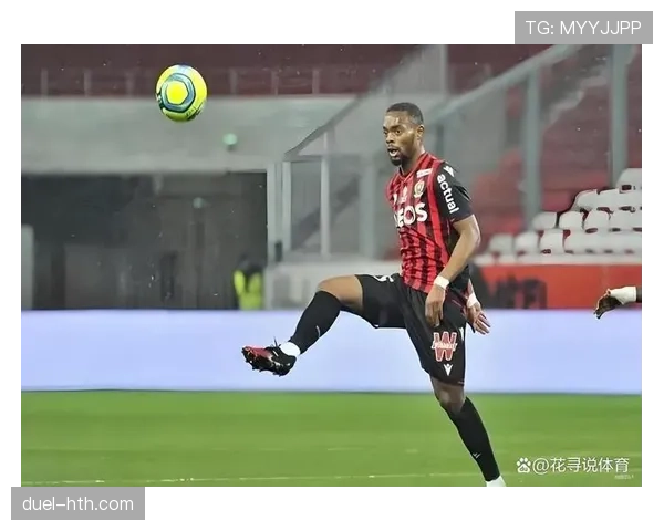 抢门将手中球判罚为何常引争议，规则到底怎么说？