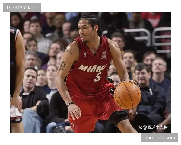 埃迪·琼斯无球跑动制造空位，三分效率领跑后卫